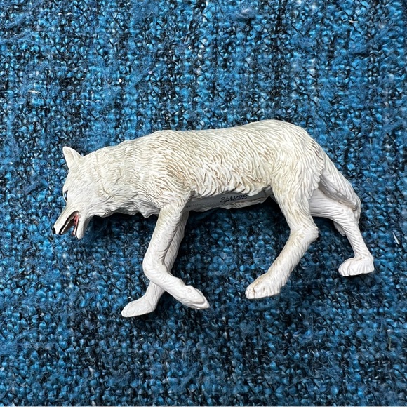 Terra by Battat Wolf Figure in White Grey - Picture 4 of 10